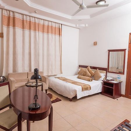 Hotel De Mag Dar es Salaam Esterno foto