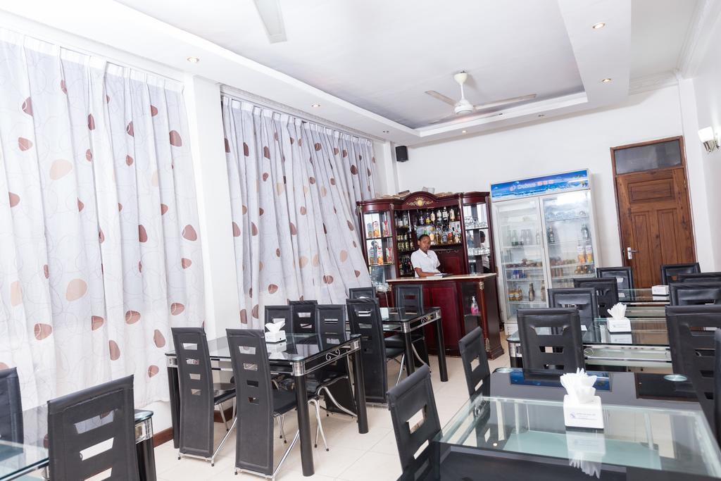 Hotel De Mag Dar es Salaam Esterno foto