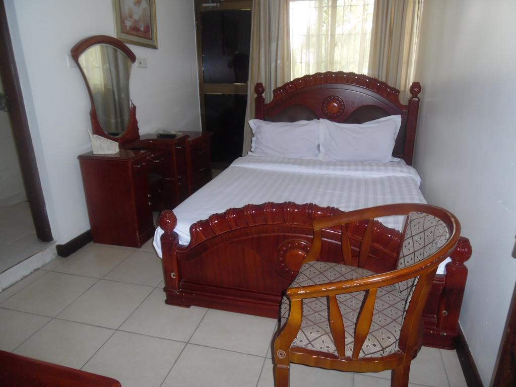 Hotel De Mag Dar es Salaam Esterno foto