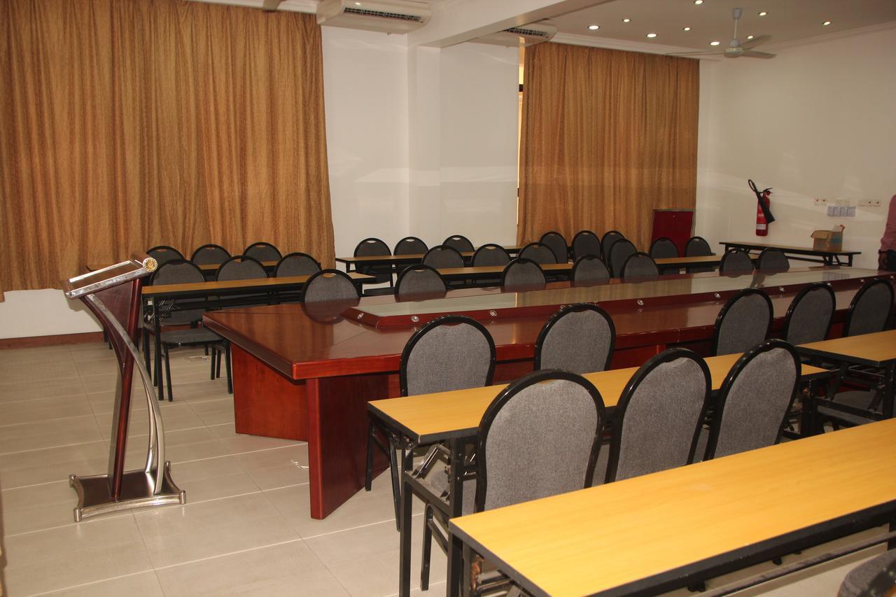 Hotel De Mag Dar es Salaam Esterno foto