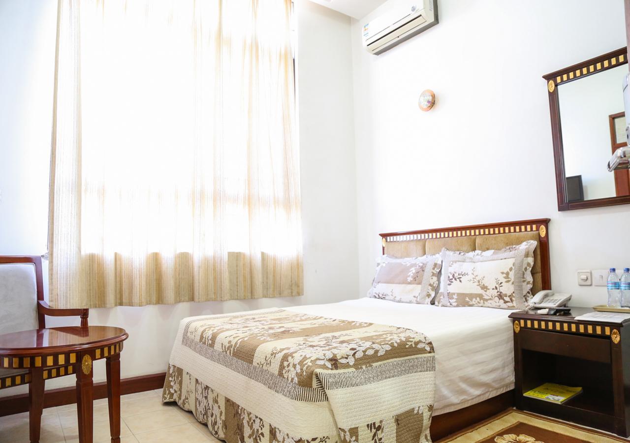 Hotel De Mag Dar es Salaam Esterno foto