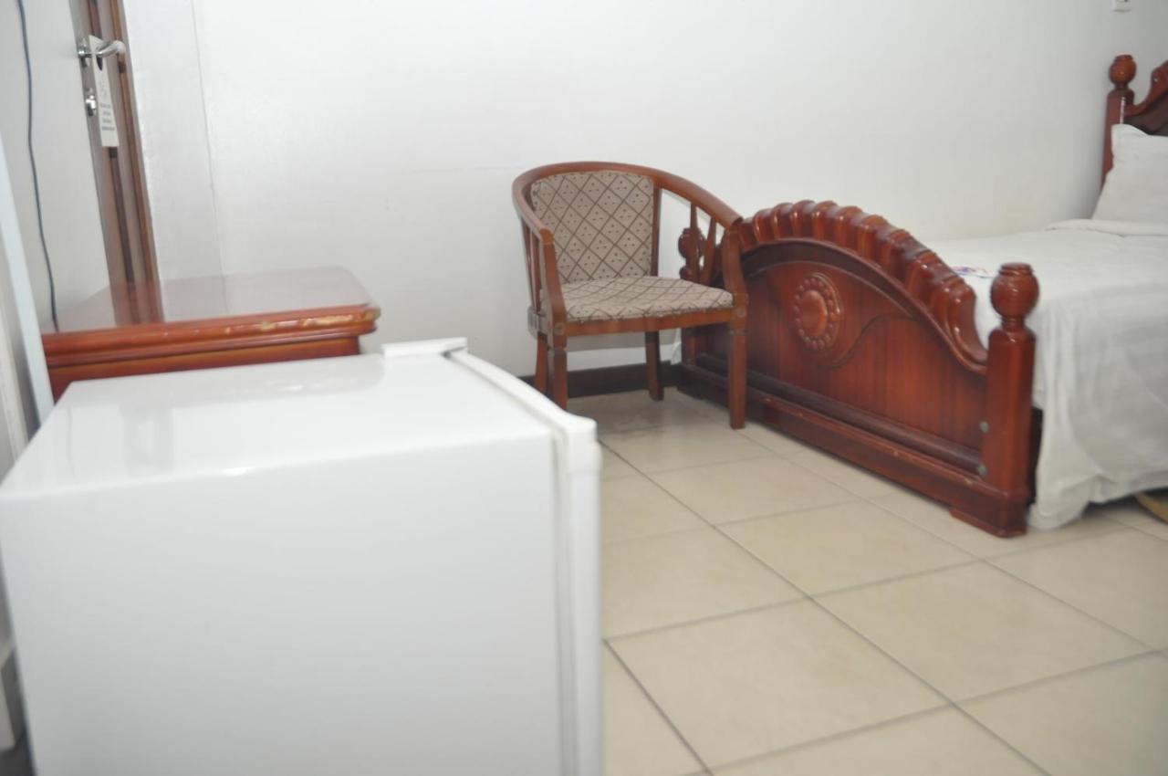 Hotel De Mag Dar es Salaam Esterno foto